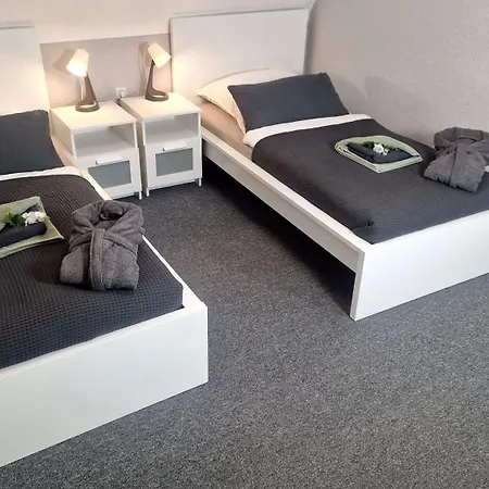 Landlicht Mit Terrasse In Ruhiger Lage *